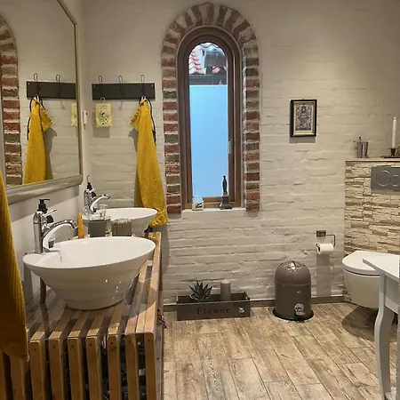 Charmerende Landhus Taet Pa Boxen Og Centrum Villa *